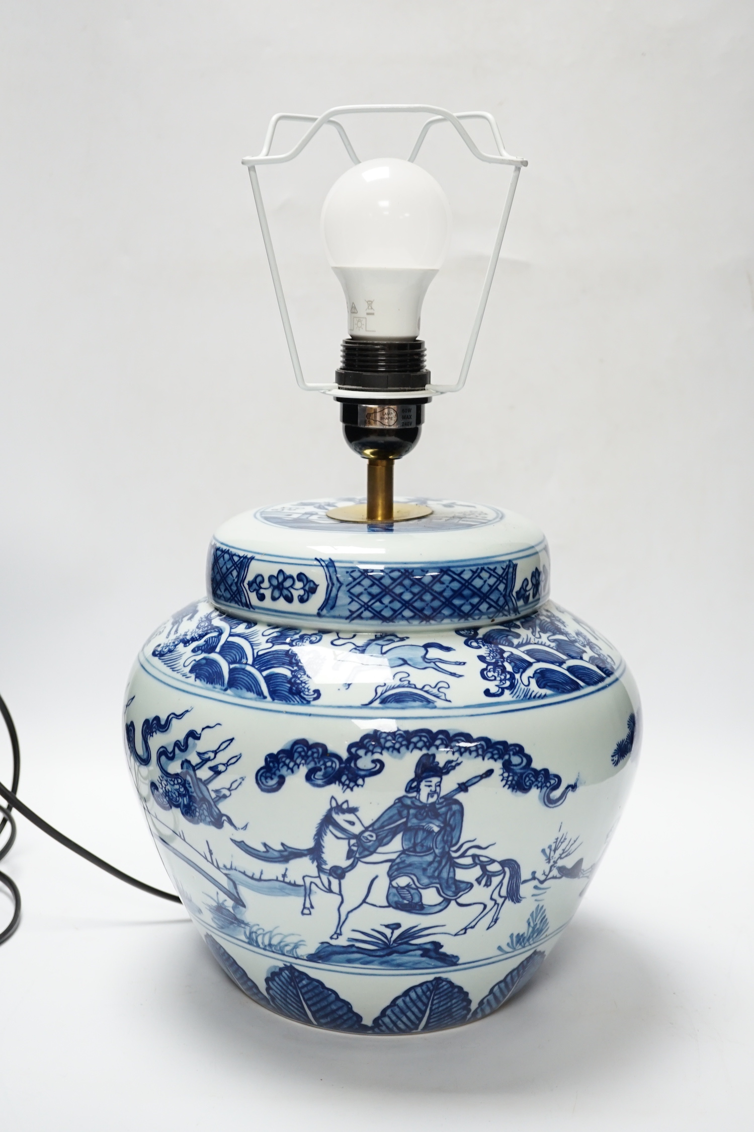 A modern Chinese blue and white table lamp, 22cm to top of porcelain